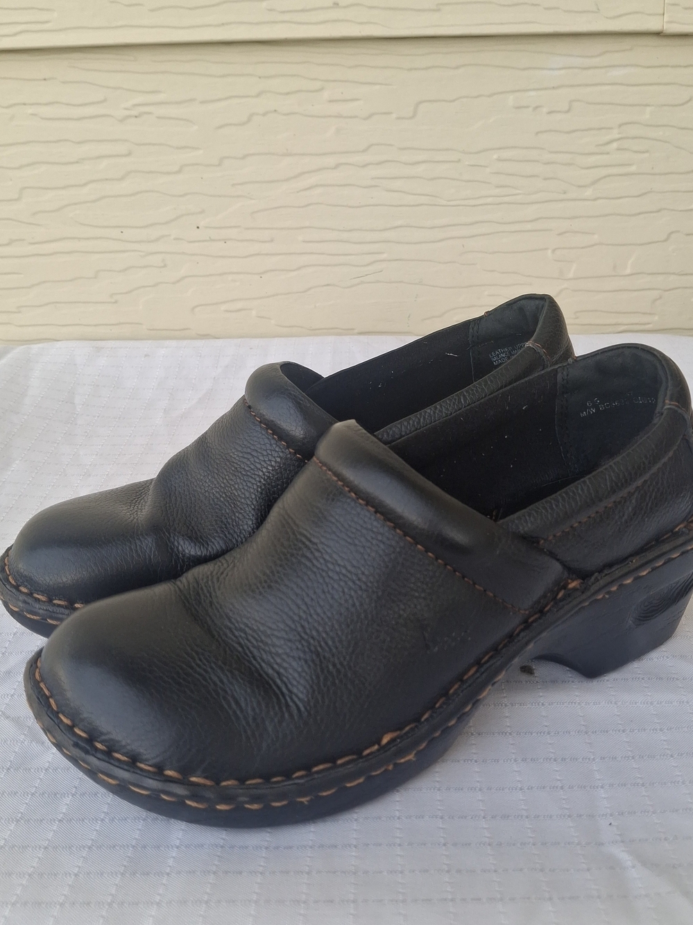 BOC Born Peggy Slip On Clogs Shoes Womens Size 6.5 Pebbled Leather Black Comfort